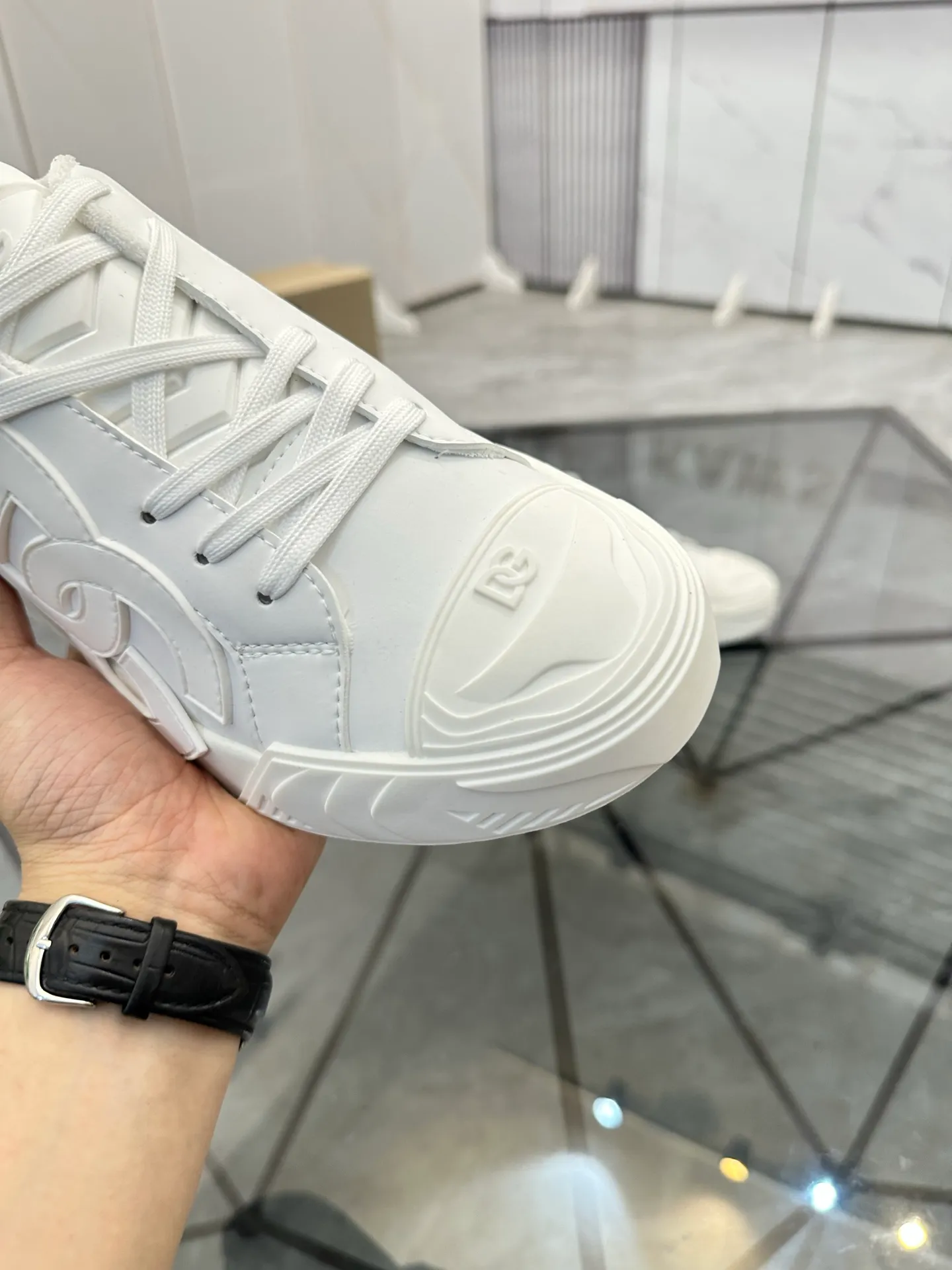 Men's shoes for sale 💰: 💰P500¥ Product trademark: DG* "Dolce & Gabbana*" low-cut casual shoes Regular size: 35-45 (can be customized to 46) Couple style Product material: imported silk leather upper, breathable lining, original outsole. Number: 803